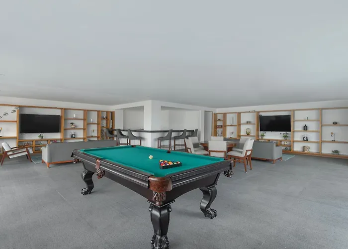 Condesa Oasis With Sky Pool, Ping Pong, Gym, Steam & Two Private Terraces *